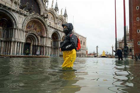 celine store flooded venice|Venice flood season clothing.